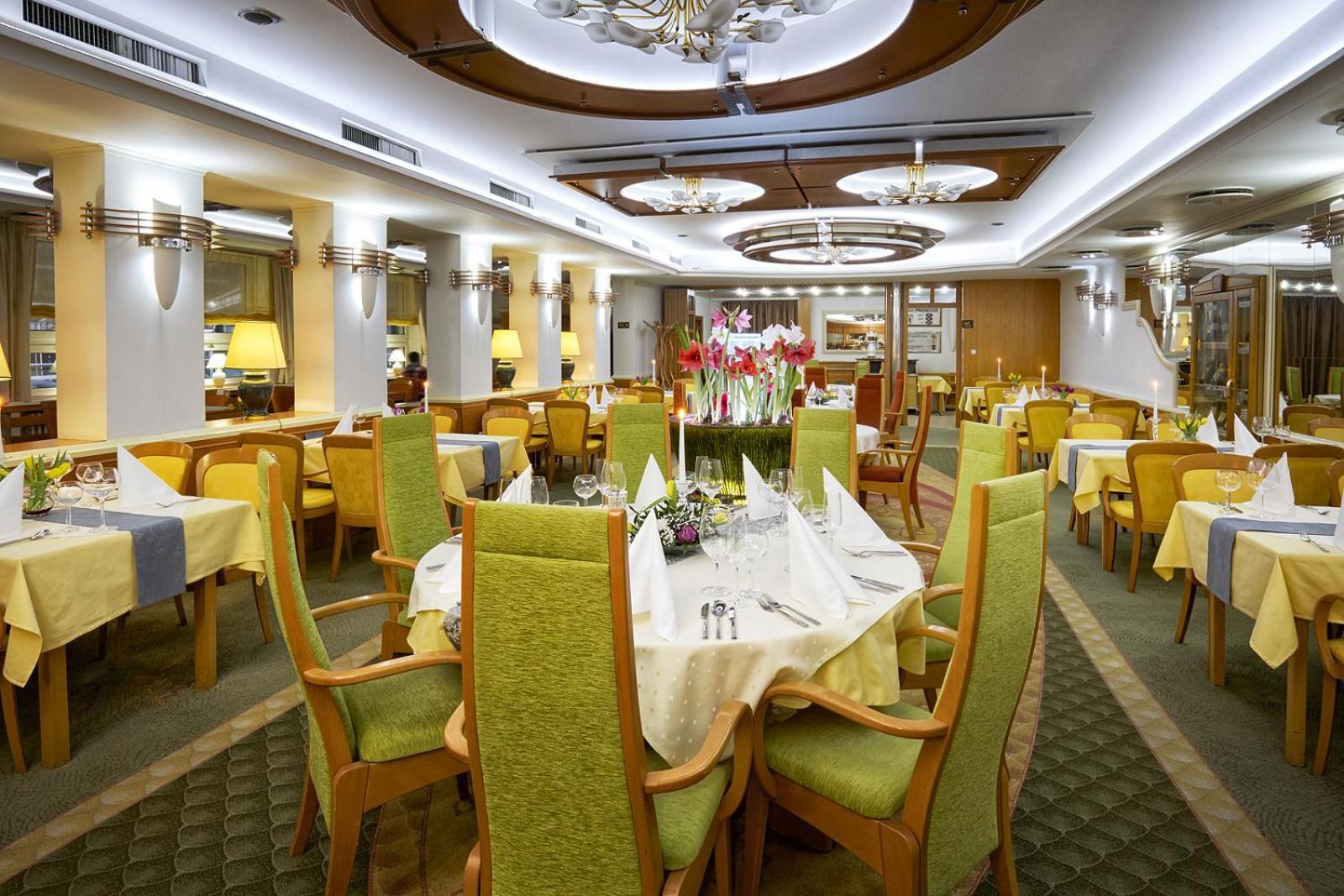 Hotel Eroplan Rožnov pod Radhoštěm Εξωτερικό φωτογραφία