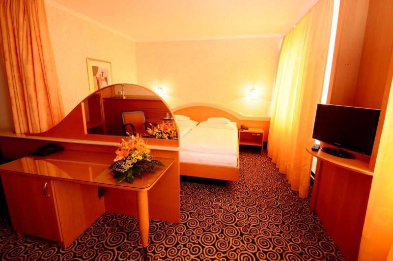 Hotel Eroplan Rožnov pod Radhoštěm Εξωτερικό φωτογραφία